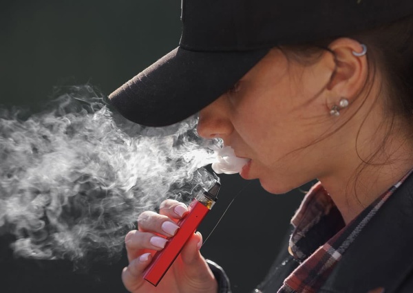 Des tumeurs chez la souris, des dommages ADN chez l'homme : la vapote en cause